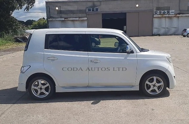 TOYOTA bB 2015